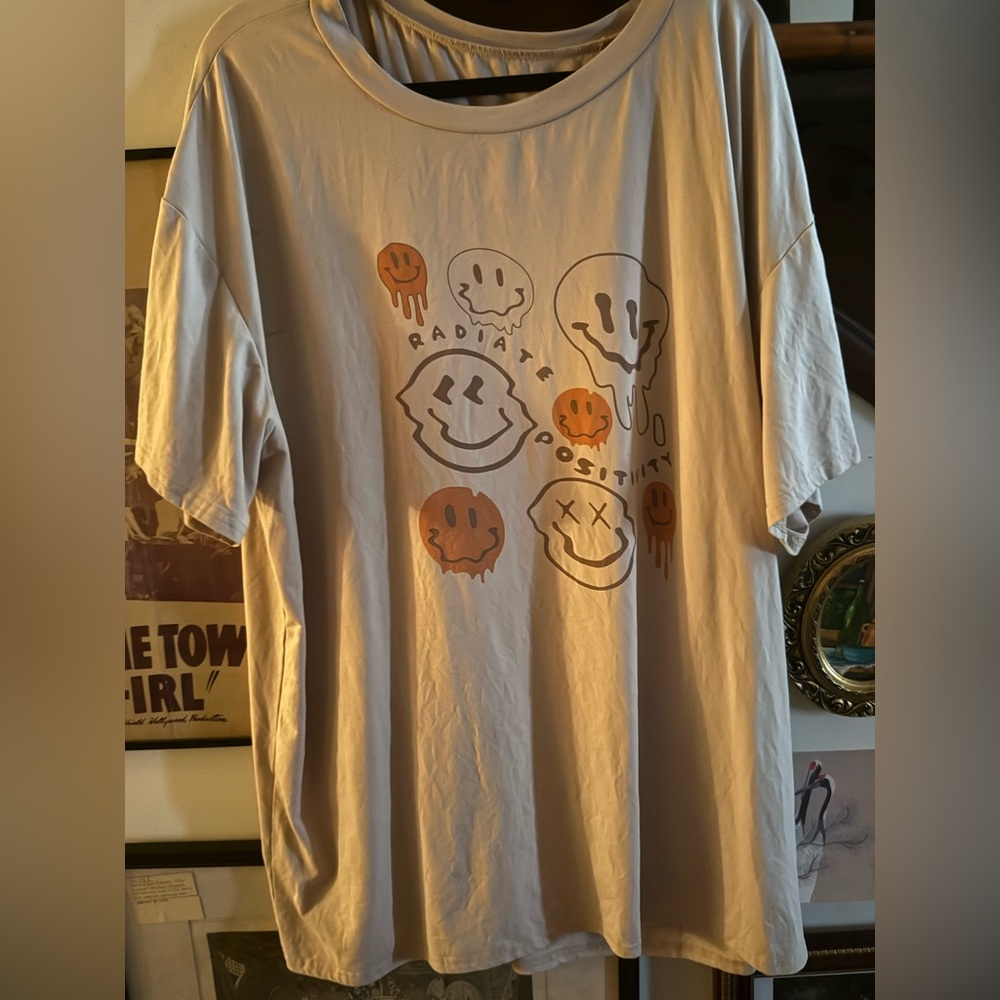 3/$25 ⭐️ RADIATE POSITIVITY Smiley Graphic Oversized Tee 2X